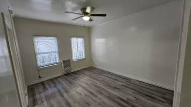 Main picture of 1185 E Vernon Ave