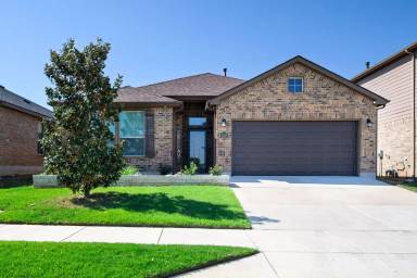 Main picture of 1120 Lakeville Dr