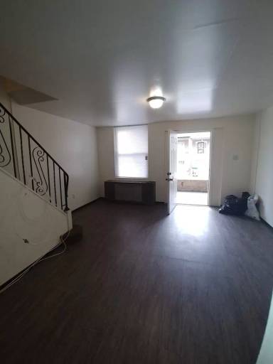 Main picture of 179 W Ruscomb St