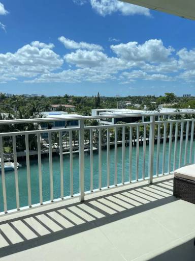 Main picture of 9500 W Bay Harbor Dr