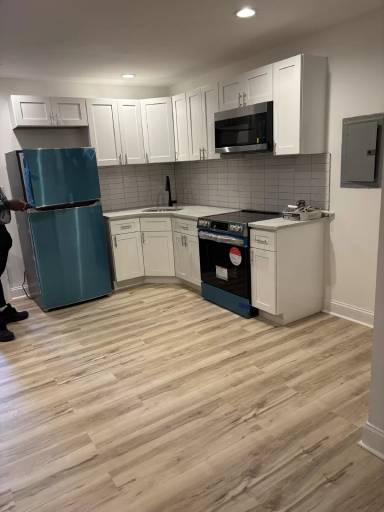 Main picture of 1018 W Schiller St