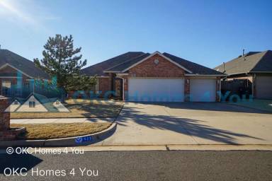 Main picture of 525 Madeline Ln