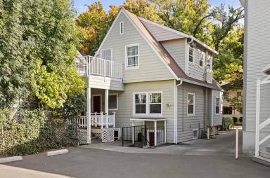 Main picture of 414 W 4th St