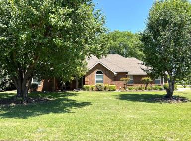 Main picture of 100 Ashley Ct