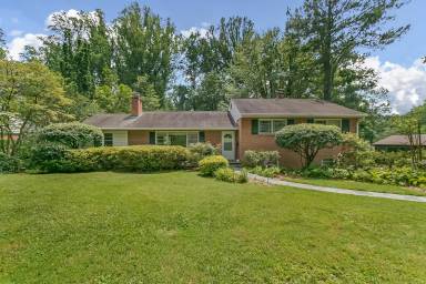 Main picture of 6443 Lily Dhu Ln