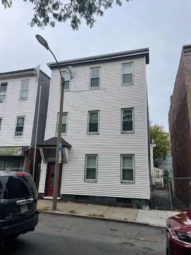 Main picture of 194-194A Maverick St