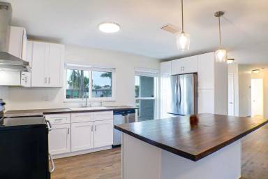 Main picture of 4411 SE 14th Pl