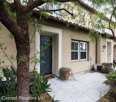 Main picture of 404 Calle Campanero