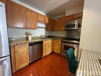 Main picture of 81 Frank Norris St