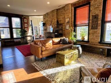Main picture of 2301 W North Ave
