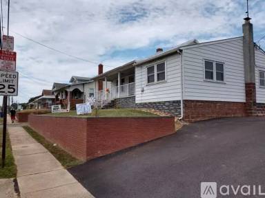 Main picture of 323 S Jefferson St