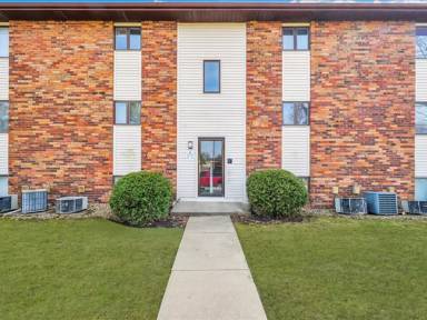 Main picture of 8 Ross Dr