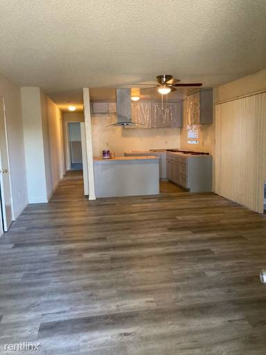 Main picture of 121 S 4th St
