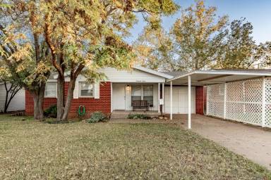 Main picture of 2615 48th St