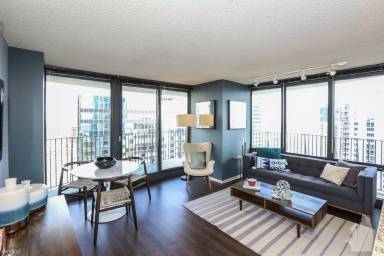 Main picture of 200 N Columbus Dr