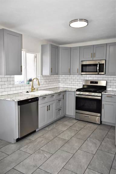 Main picture of 2004 N 20th St