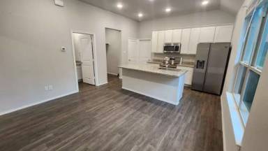 Main picture of 4560 Ben Milam Rd