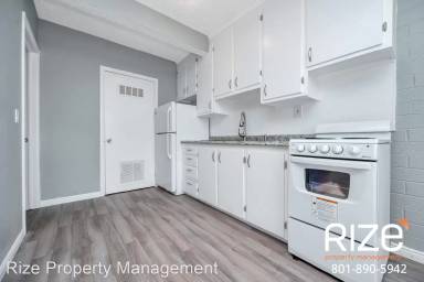 Main picture of 850 N Redwood Rd