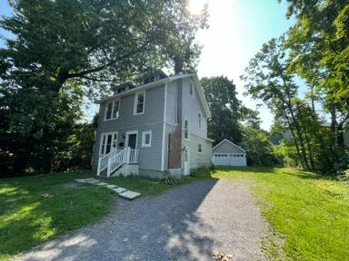 Main picture of 2556 Vanvranken Ave