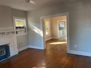 Main picture of 909-911 Sunset Ave