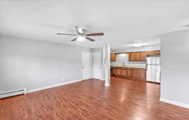 Main picture of 1060 N Wheeling Rd