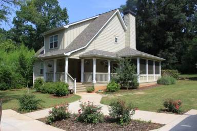 Main picture of 296 Lucille St
