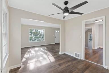 Main picture of 1114 Roslyn Ave