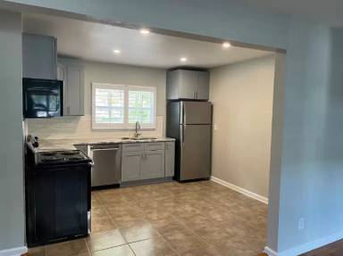 Main picture of 828 N Arlington Ave