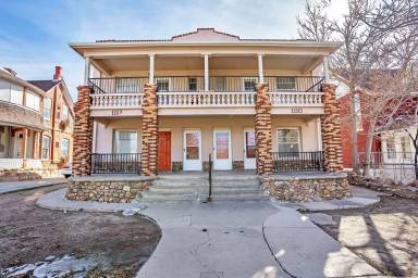 Main picture of 1110 E 6th St