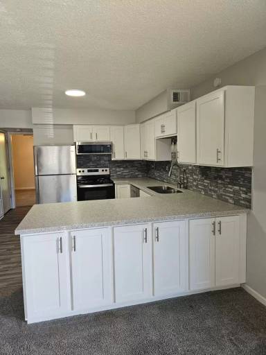 Main picture of Colonial Court Apartments