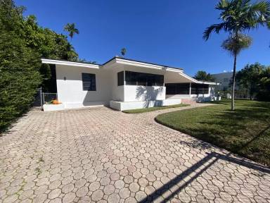 Main picture of 1101 Bay Dr