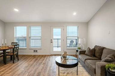 Main picture of 461 32nd St