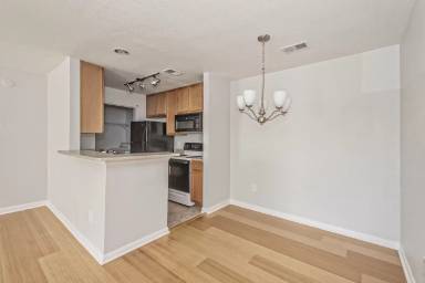 Main picture of 264 Alexandra Dr