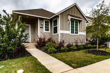 Main picture of 412 Hortus Dr