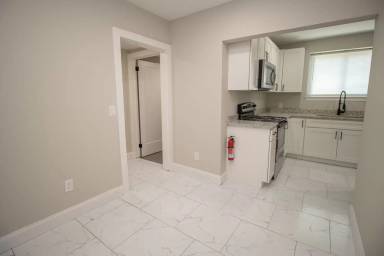 Main picture of 1840 Hampton St