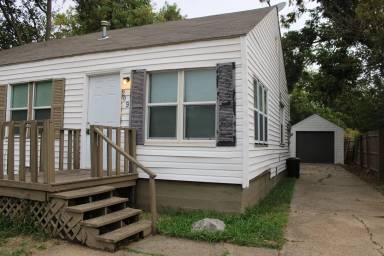 Main picture of 209 W Douglas Dr
