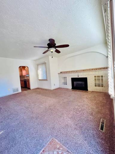 Main picture of 4918 N Post St