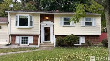 Main picture of 212 Rolling Rd