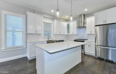 Main picture of 10 Border St