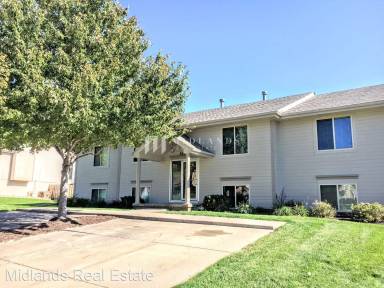 Main picture of 8009 S 49th St