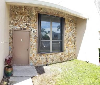 Main picture of 635 N University Dr