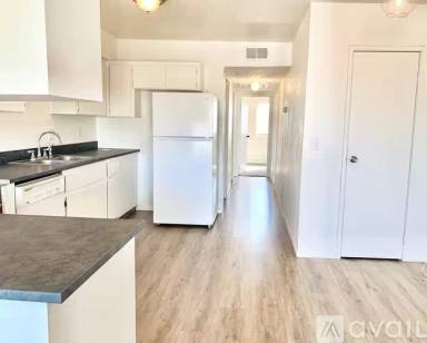 Main picture of 200 Bruce Way