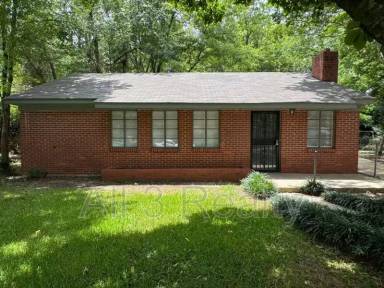 Main picture of 961 Parkwood Ct