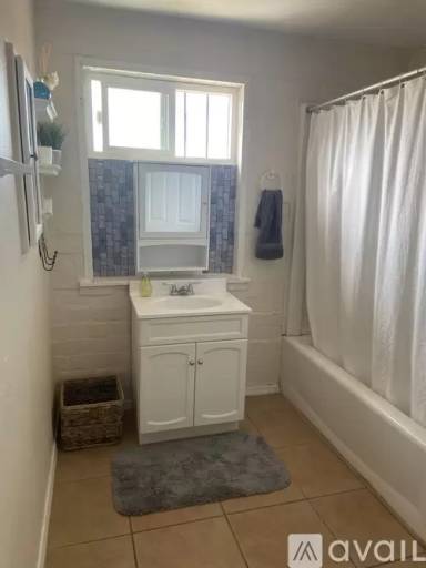 Main picture of 419 1/2 N Solano Ave