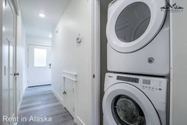 Main picture of 2847 E Lakeview Rd