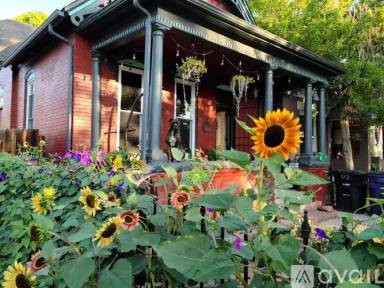Main picture of 1103 Lipan St