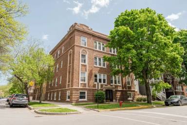Main picture of 3657 N Marshfield Ave