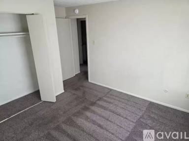 Main picture of 1005 W 13th St