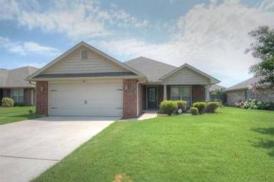 Main picture of 239 Healey Dr