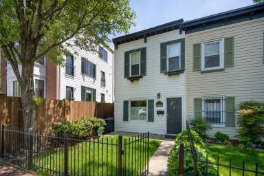 Main picture of 904 13th St SE